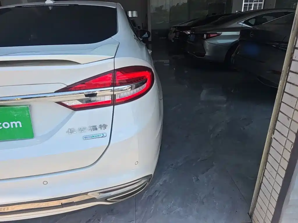 Ford Mondeo — миниатюра 8
