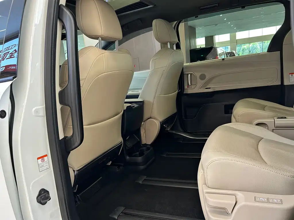 Toyota Granvia — миниатюра 22