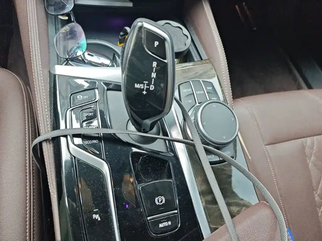 BMW 5 Series — миниатюра 7