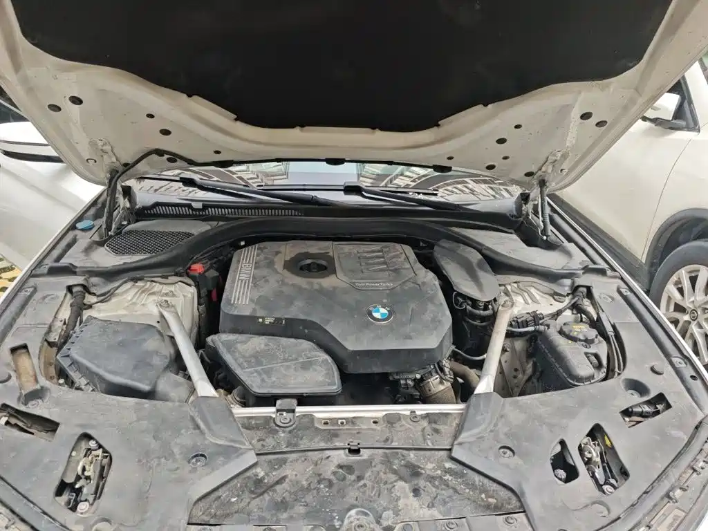 BMW 5 Series — миниатюра 11