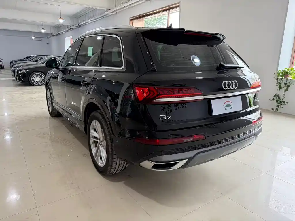Audi Q7 2023 45 TFSI quattro S line Sport