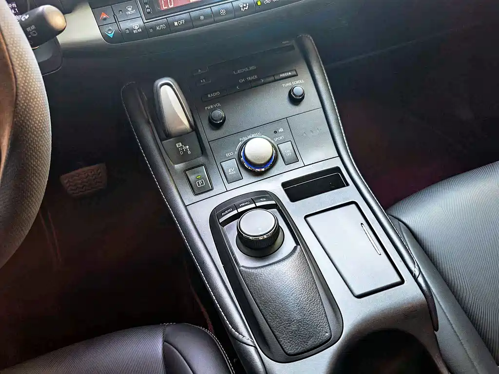Lexus CT — миниатюра 9