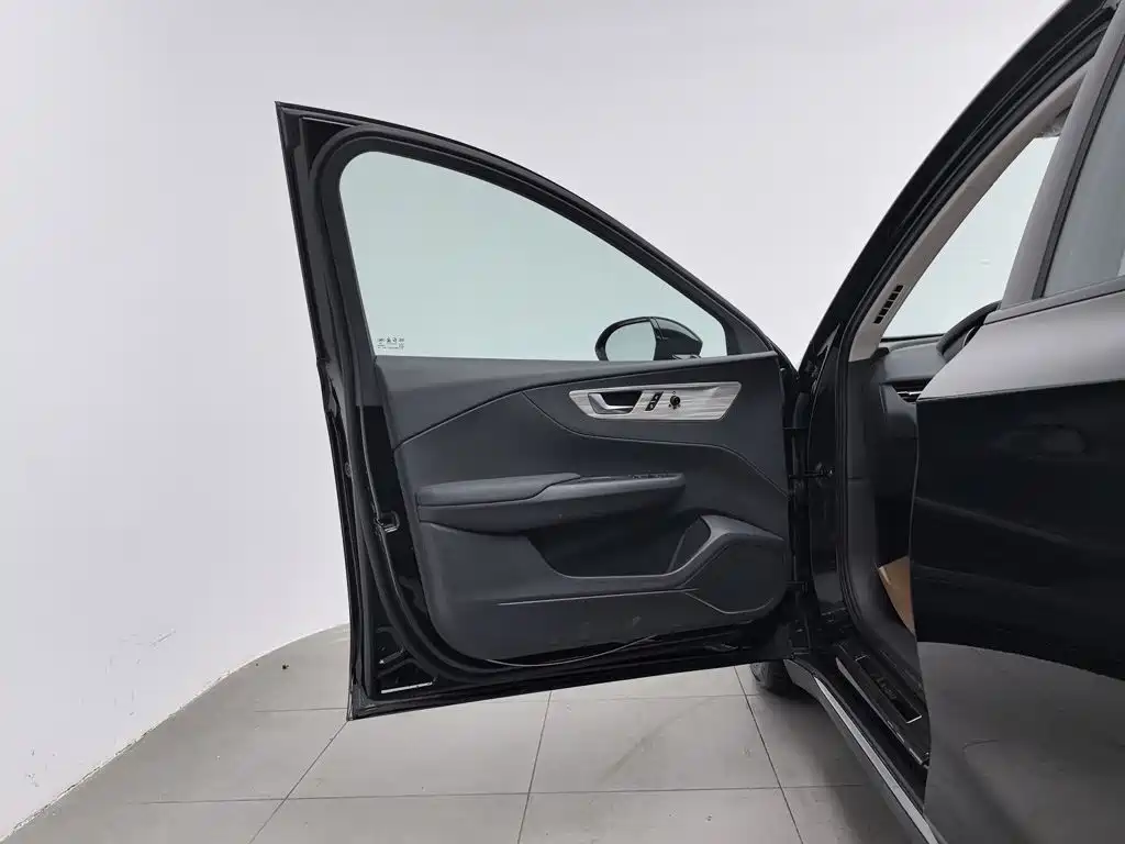 Hongqi Hongqi E-QM5 — миниатюра 8
