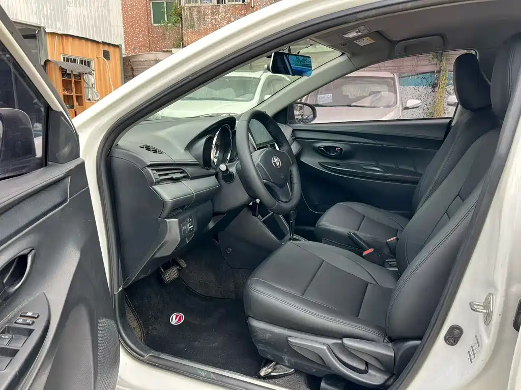 Toyota Yaris L — миниатюра 4