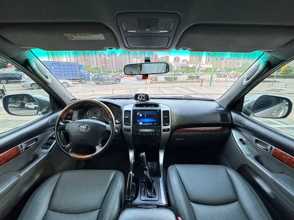 Toyota Land Cruiser Prado 2004 5.7L AT