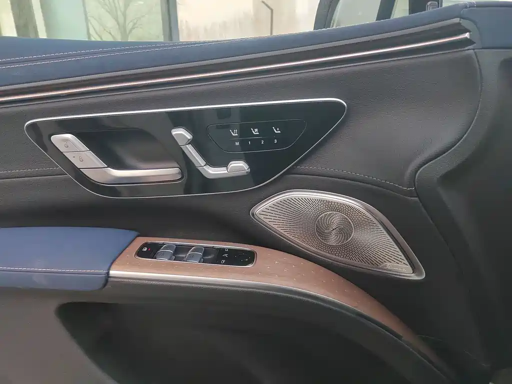 MERCEDES-BENZ EQS SUV