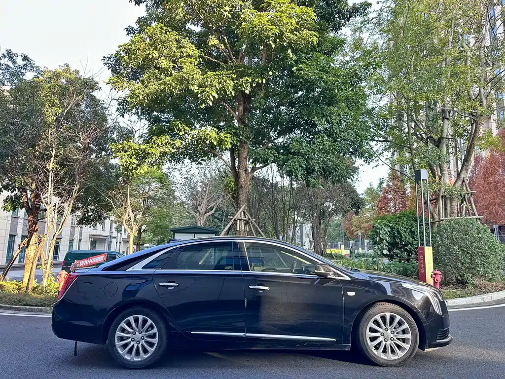 CADILLAC XTS