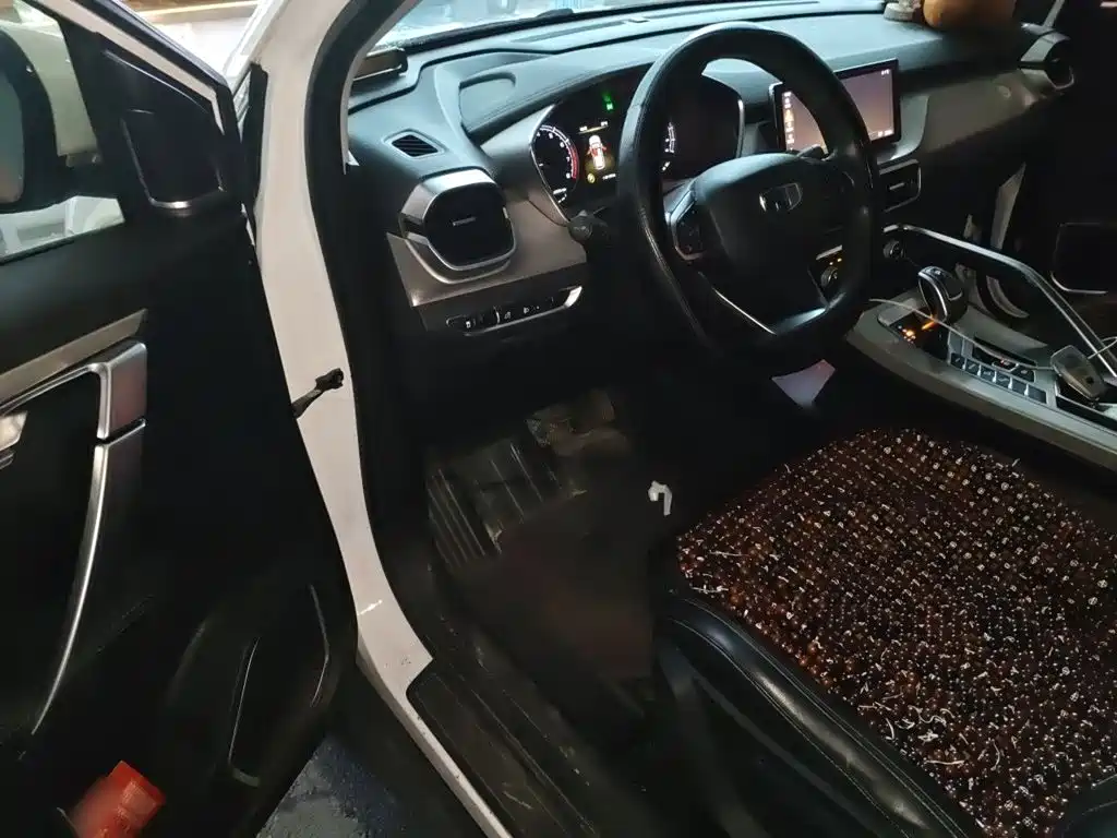 Geely Binyue — миниатюра 12