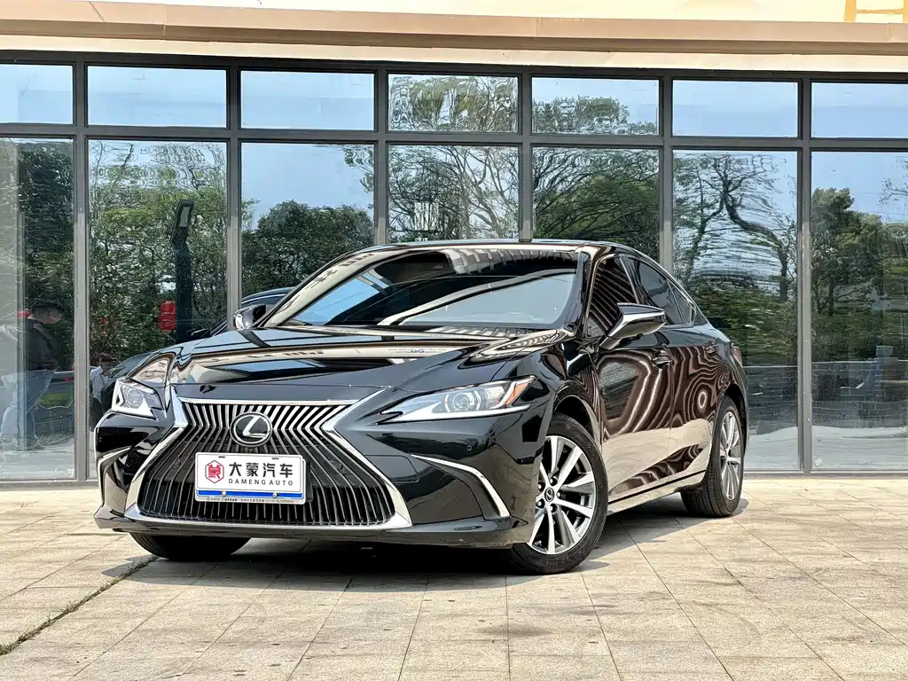 Lexus ES 2021