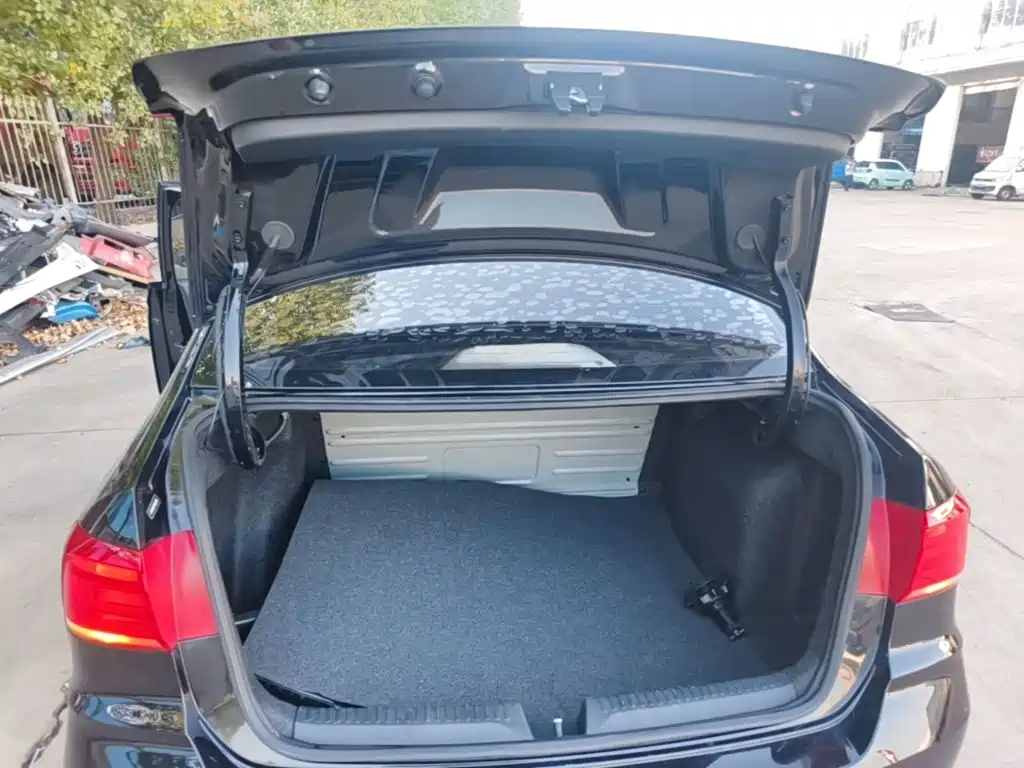 Volkswagen Santana — миниатюра 19