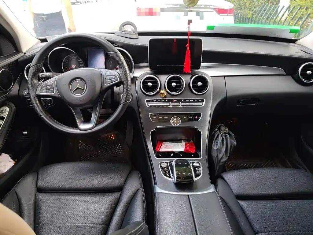 Mercedes-Benz C-Class — миниатюра 13