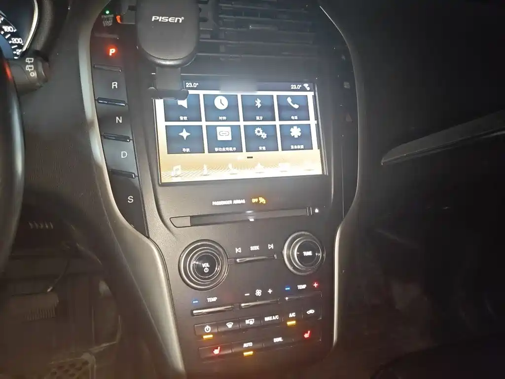 Lincoln MKC — миниатюра 6