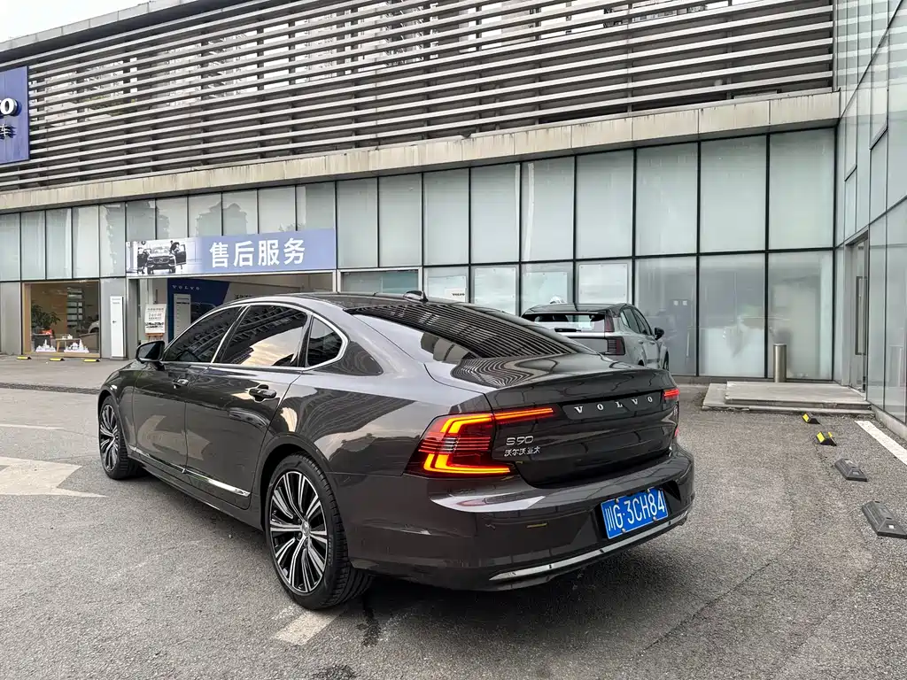 Volvo S90 2024 B5 Luxury