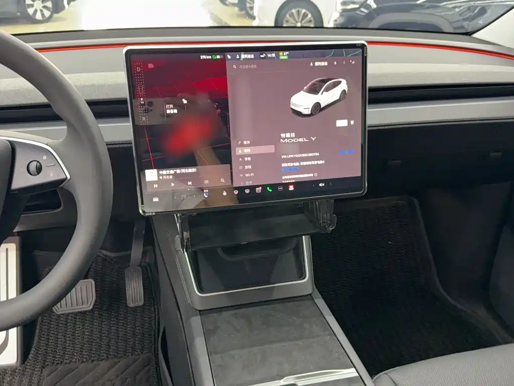 Tesla Model Y — миниатюра 10