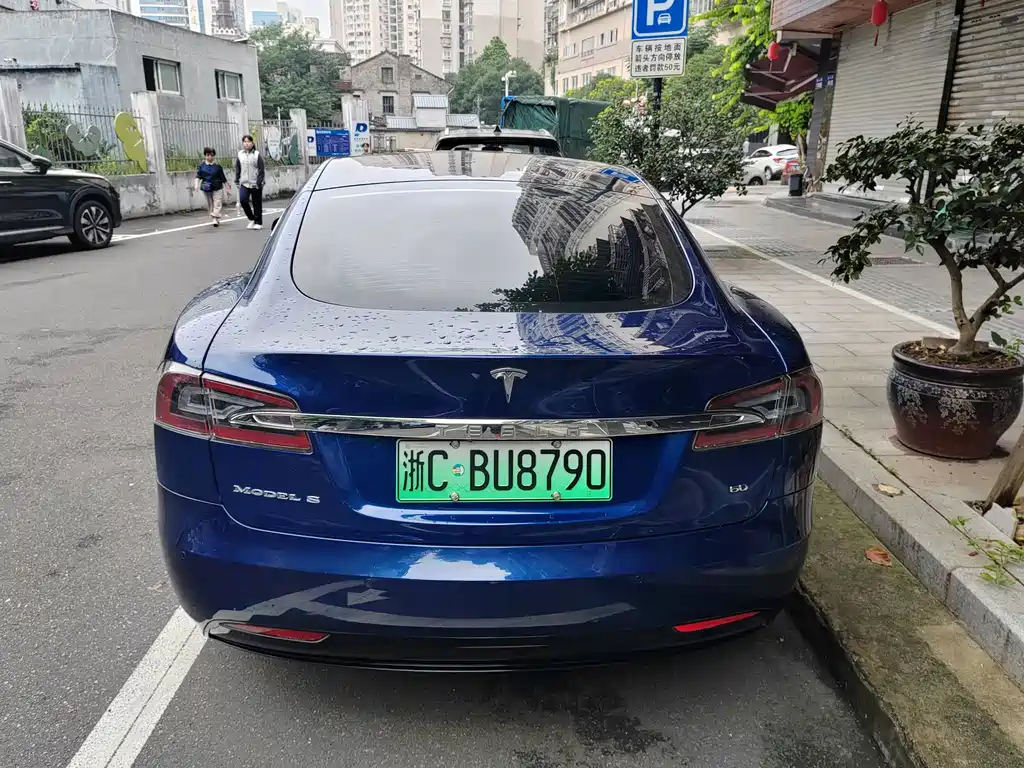 Tesla Model S — миниатюра 4