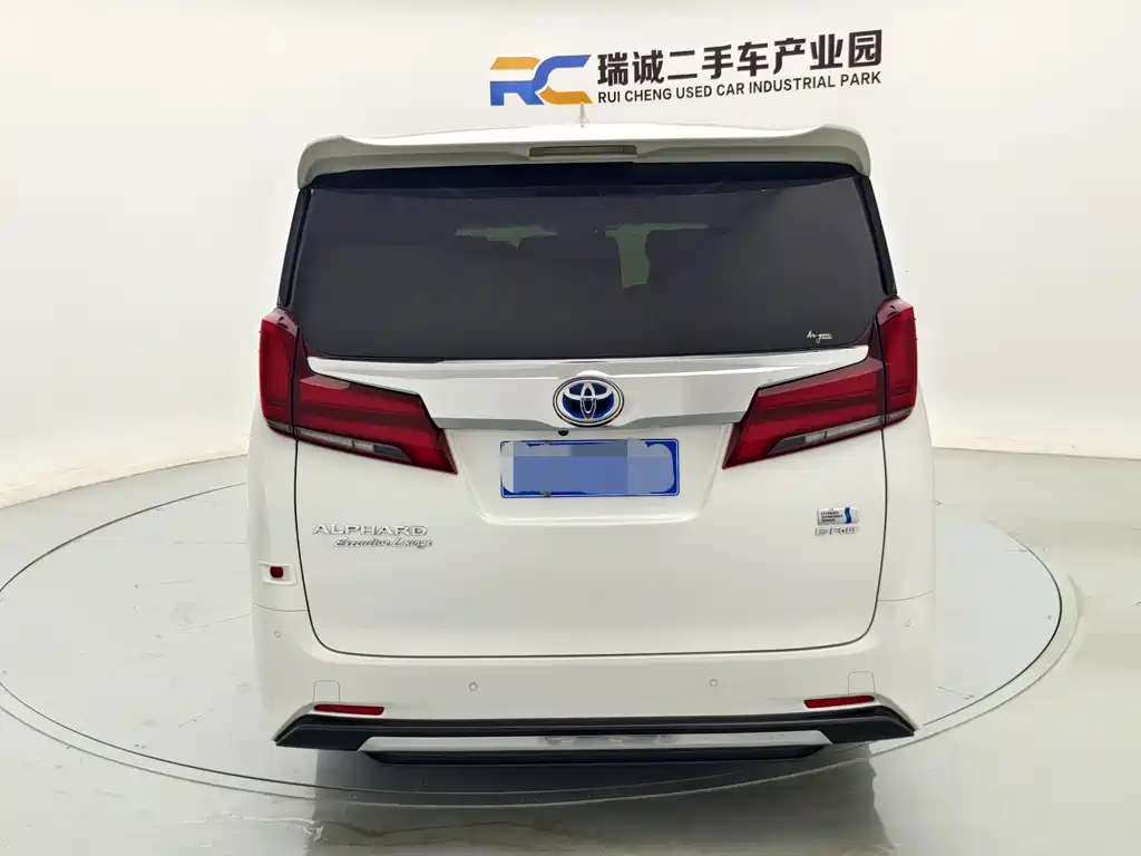 Toyota Alphard — миниатюра 10