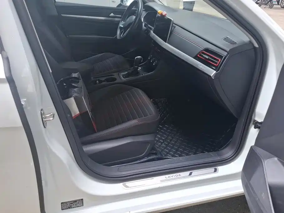 Volkswagen Lavida — миниатюра 8