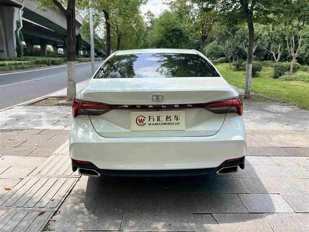 Toyota Avalon — миниатюра 10