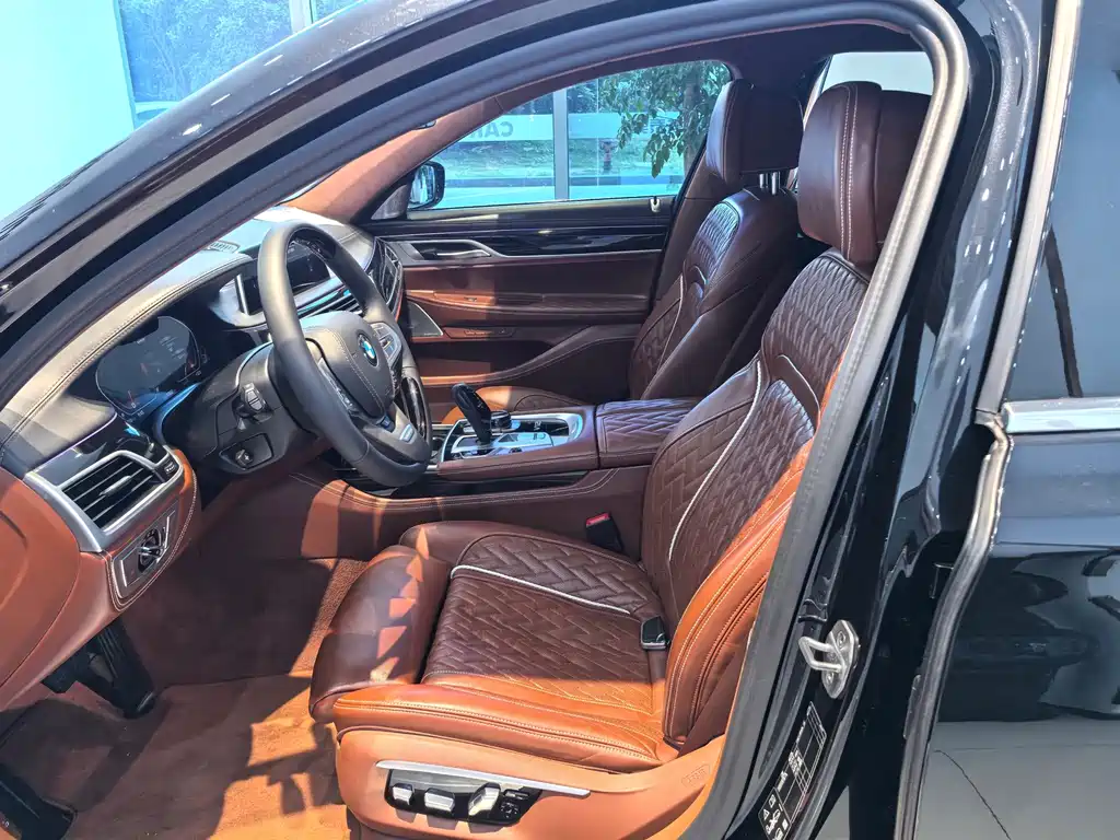 BMW 7 Series — миниатюра 12