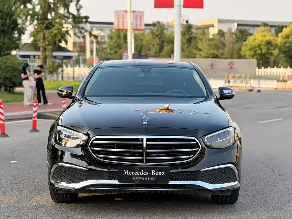 Mercedes-Benz E-Class — миниатюра 2