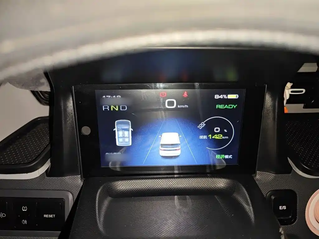 Wuling MINIEV — миниатюра 4
