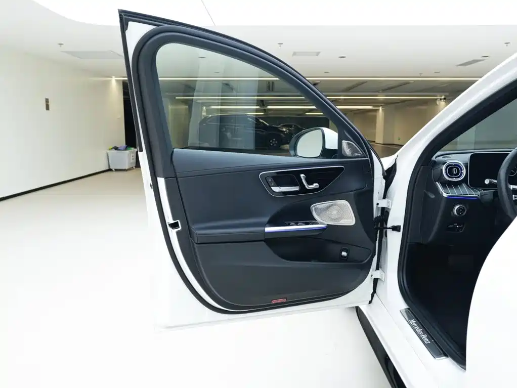 Mercedes-Benz C-Class — миниатюра 18