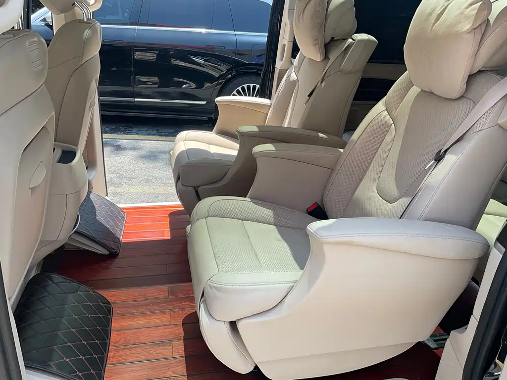 Mercedes-Benz V-Class — миниатюра 16