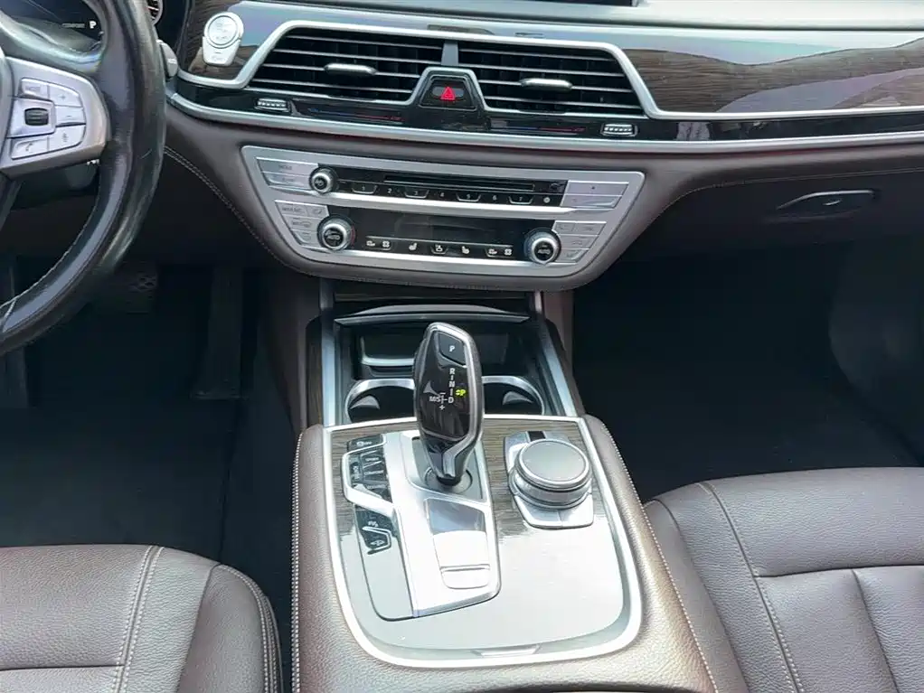 BMW 7 Series 7 2016 730Li Lead