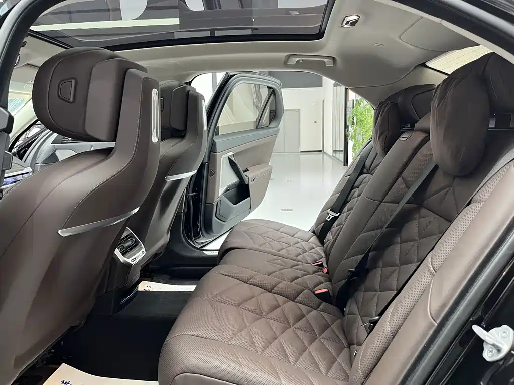 BMW 7 Series — миниатюра 15