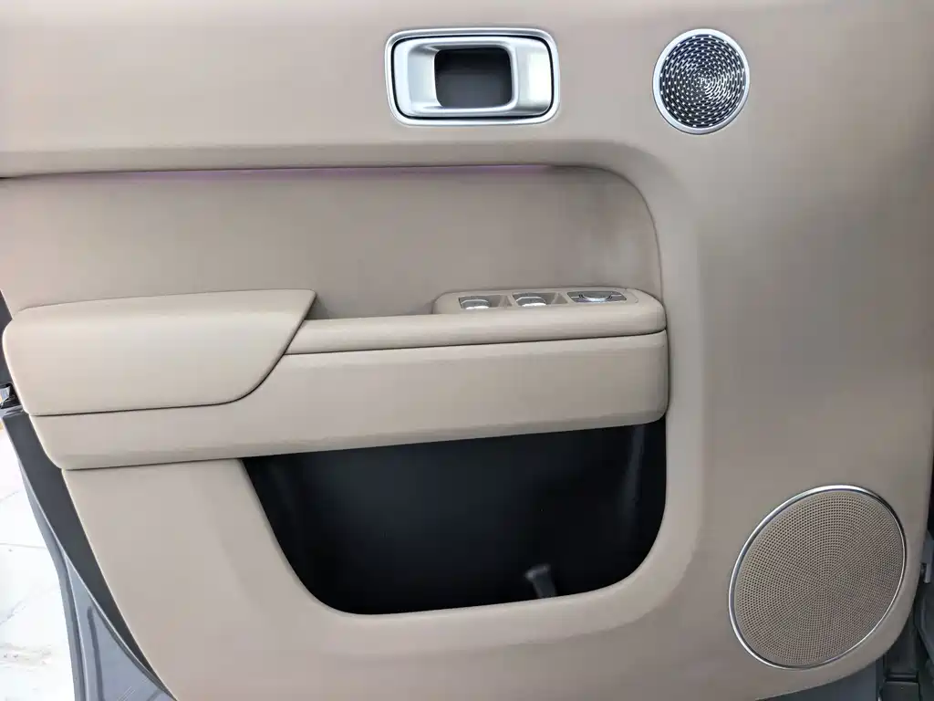 Li Auto Li L8 — миниатюра 4