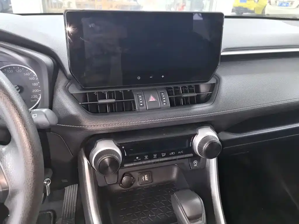 Toyota RAV4 — миниатюра 7