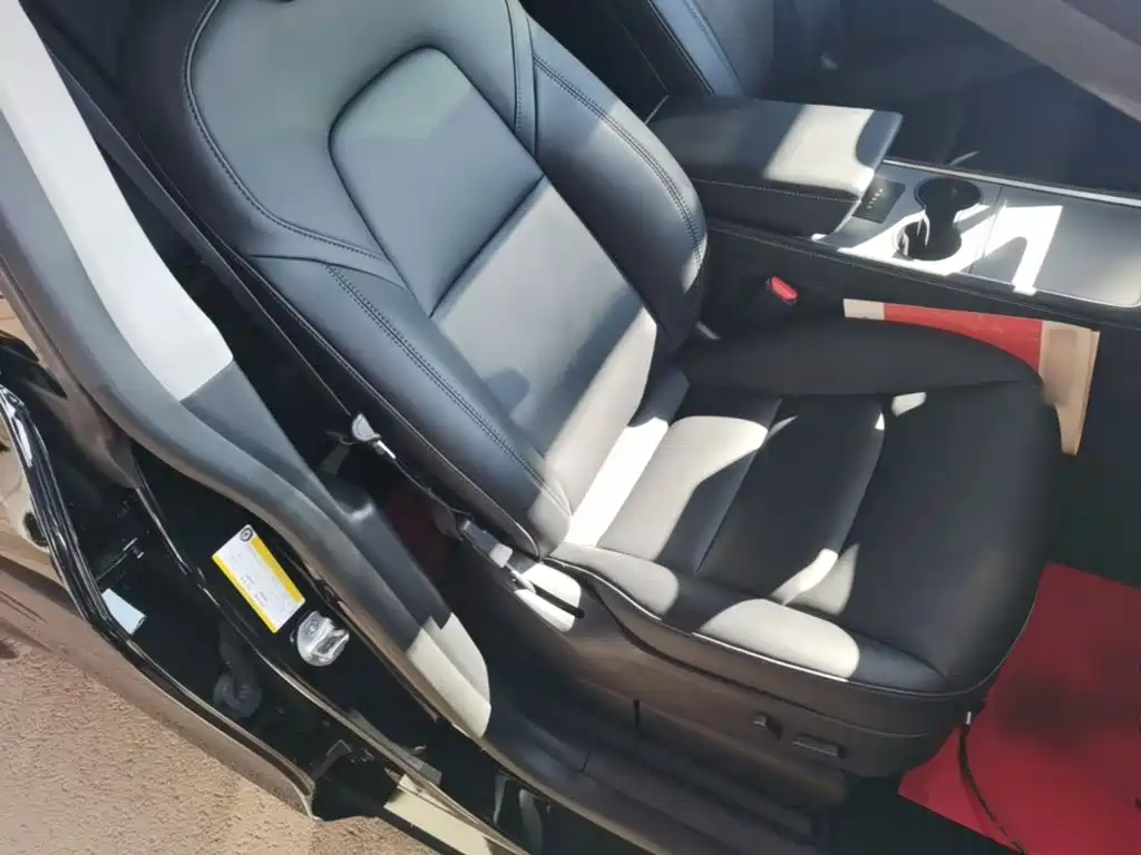 Tesla Model Y — миниатюра 25
