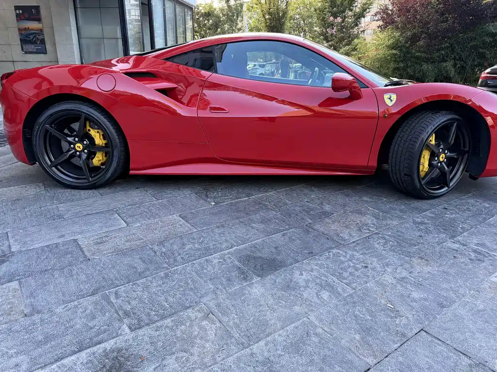 Ferrari 488 — миниатюра 2