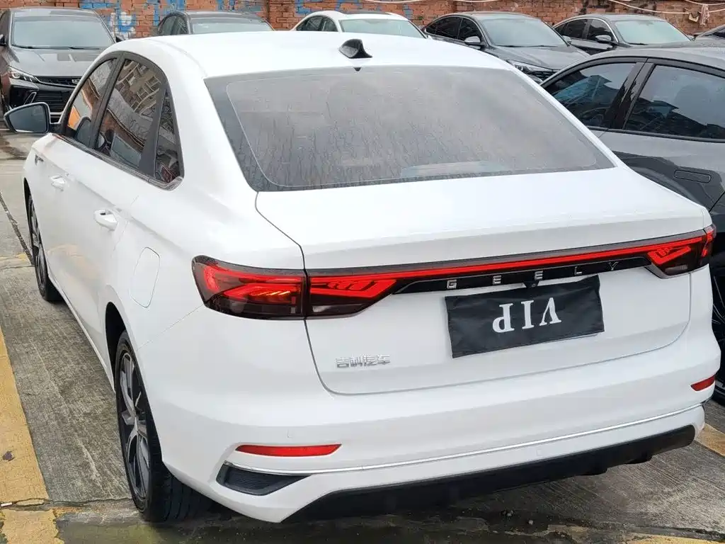 Geely Emgrand — миниатюра 12
