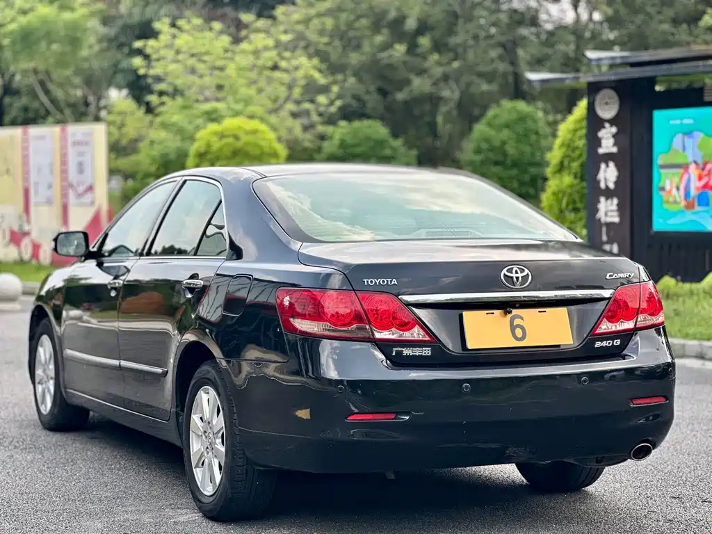 Toyota Camry — миниатюра 6