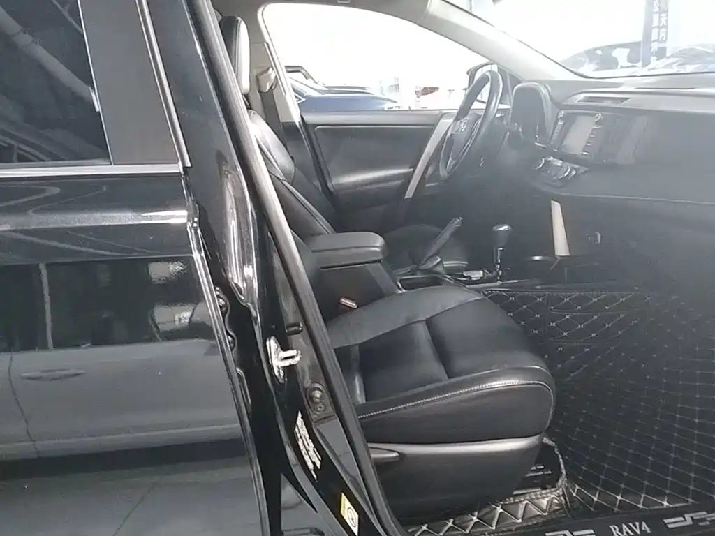 Toyota RAV4 — миниатюра 25