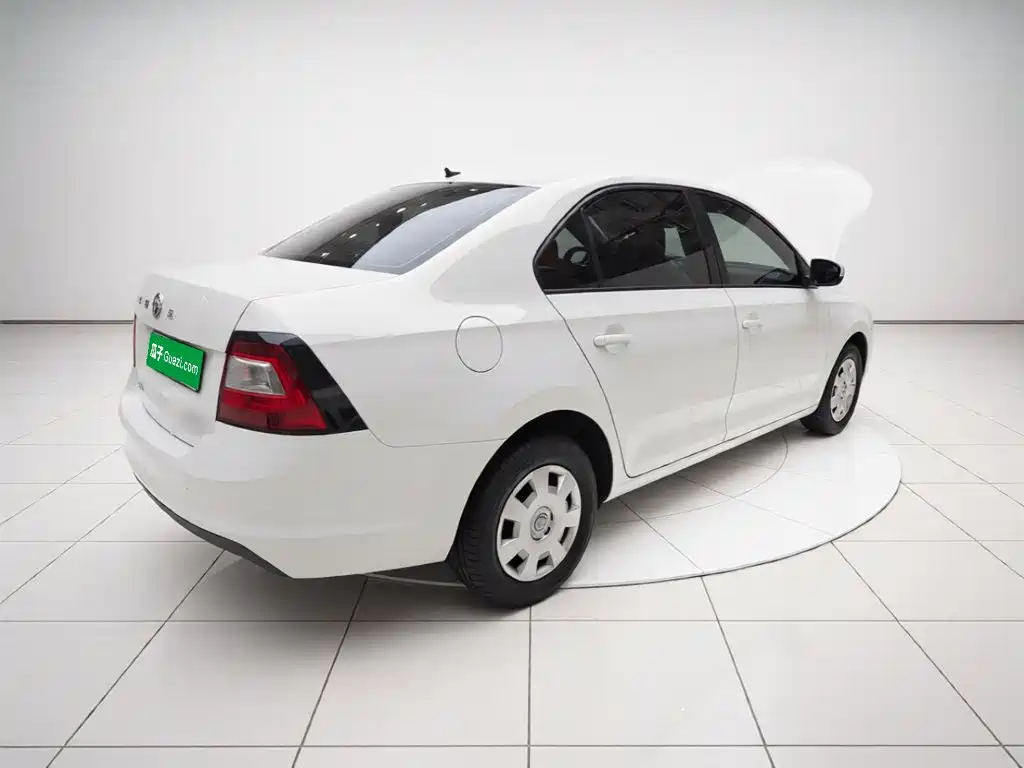 Skoda Rapid — миниатюра 4