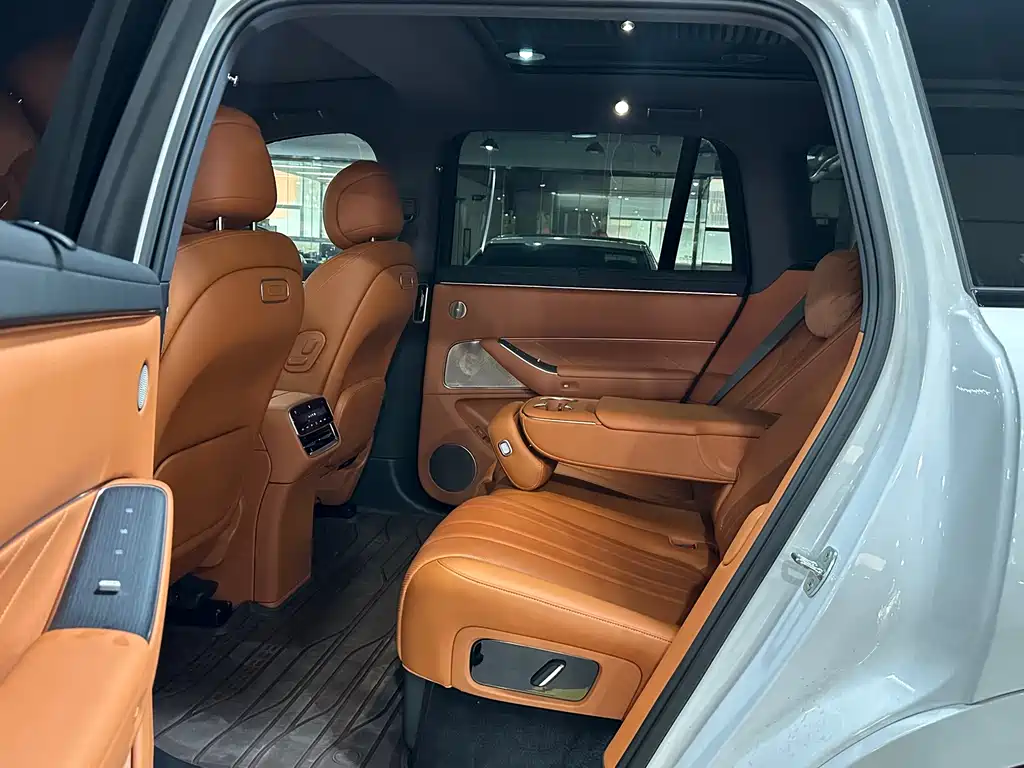 AITO ASK THE WORLD M8