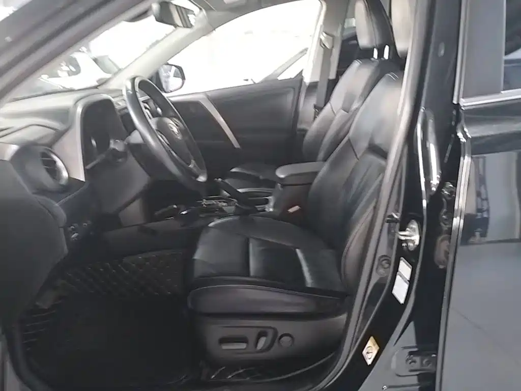 Toyota RAV4 — миниатюра 15