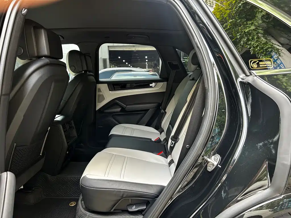Porsche Cayenne — миниатюра 12