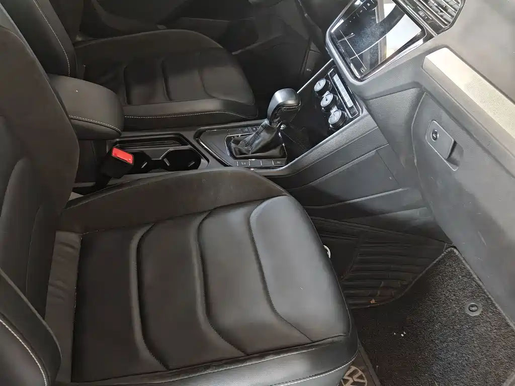 Volkswagen Tiguan L — миниатюра 10
