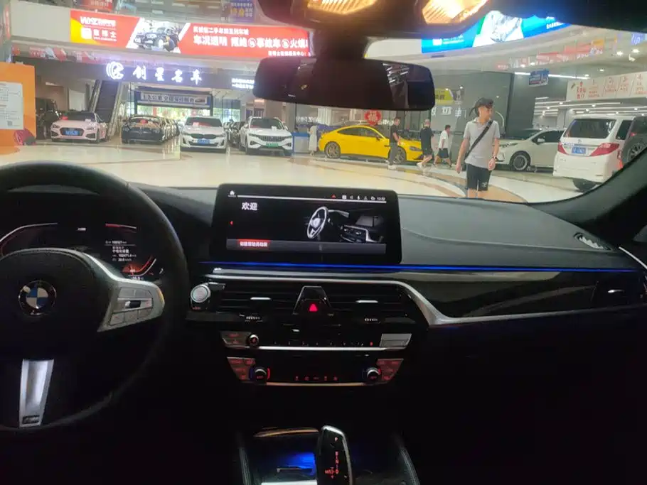 BMW 5 Series — миниатюра 13