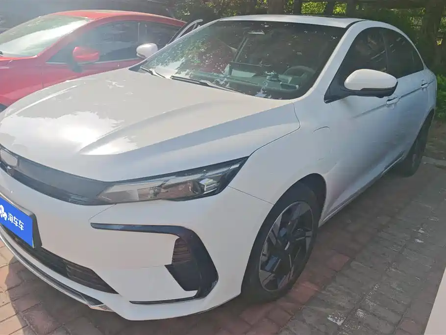 Geely L HiP 2023