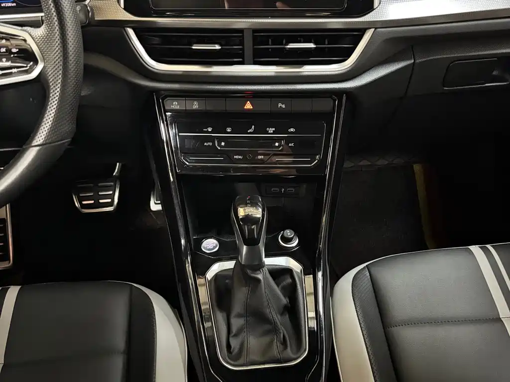 Volkswagen T-Roc — миниатюра 10