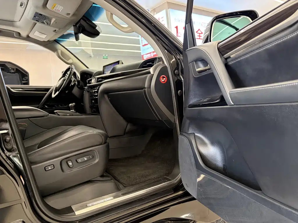 Lexus LX — миниатюра 22