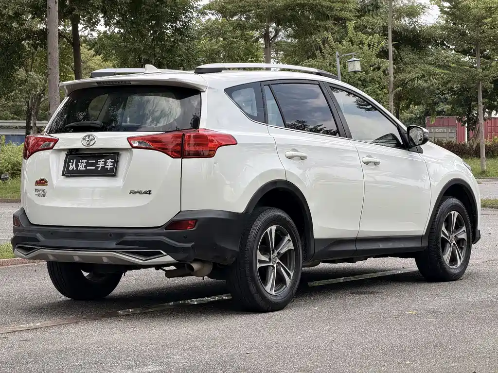 Toyota RAV4 — миниатюра 9