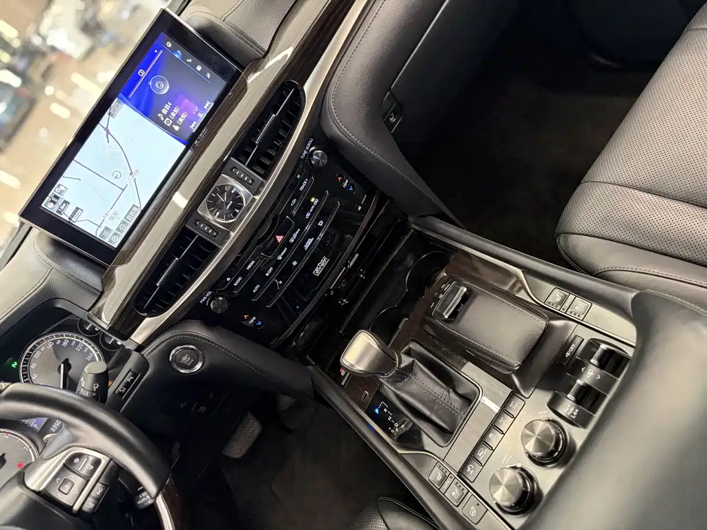 Lexus LX — миниатюра 12