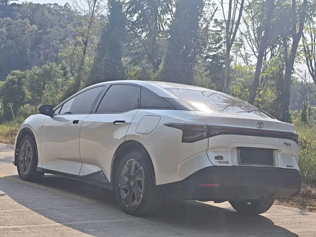 Toyota bZ3 — миниатюра 4