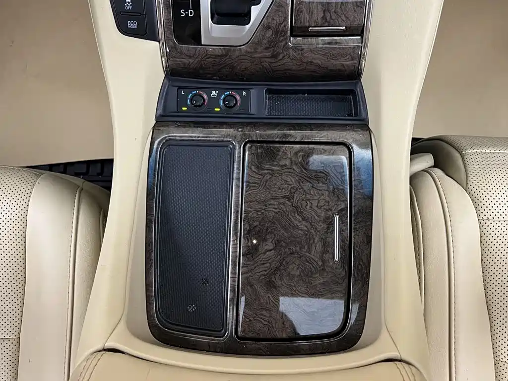 Toyota Alphard — миниатюра 22