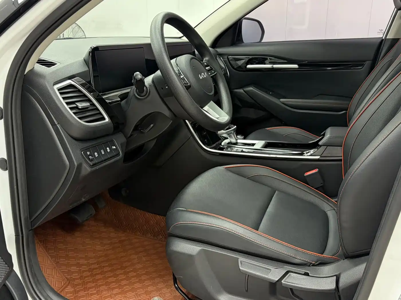 Kia Seltos 2023 Белый из Китая